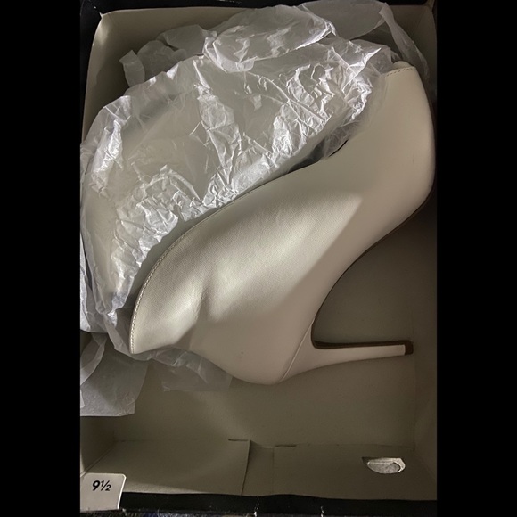 Christian Siriano White Vamp Booties - Picture 5 of 5